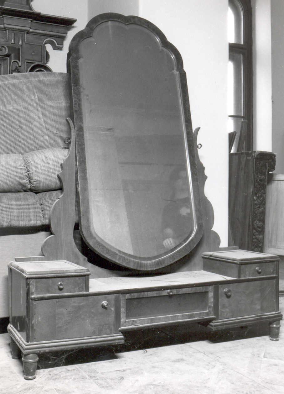 specchiera - ambito europeo (secondo quarto sec. XX)