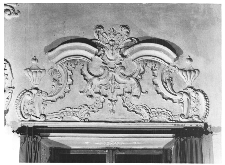 motivi decorativi a foglie di acanto (decorazione plastica) - ambito Italia nord-orientale (sec. XVIII)