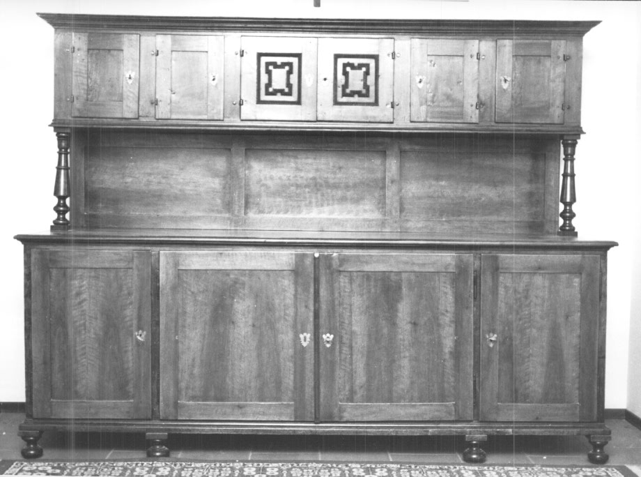 armadio da sacrestia - ambito Italia nord-orientale (prima metà sec. XX)