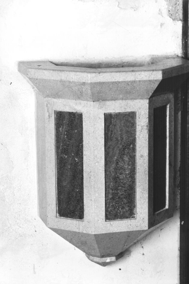 acquasantiera da parete - ambito Italia nord-orientale (prima metà sec. XX)