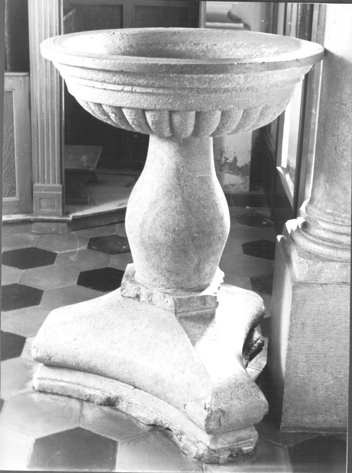 acquasantiera - a fusto - ambito Italia nord-orientale (sec. XVI)