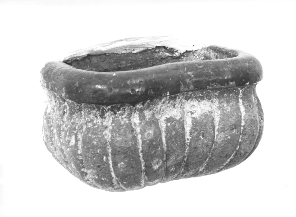 acquasantiera da parete - ambito Italia nord-orientale (fine/inizio secc. XVIII/ XIX)