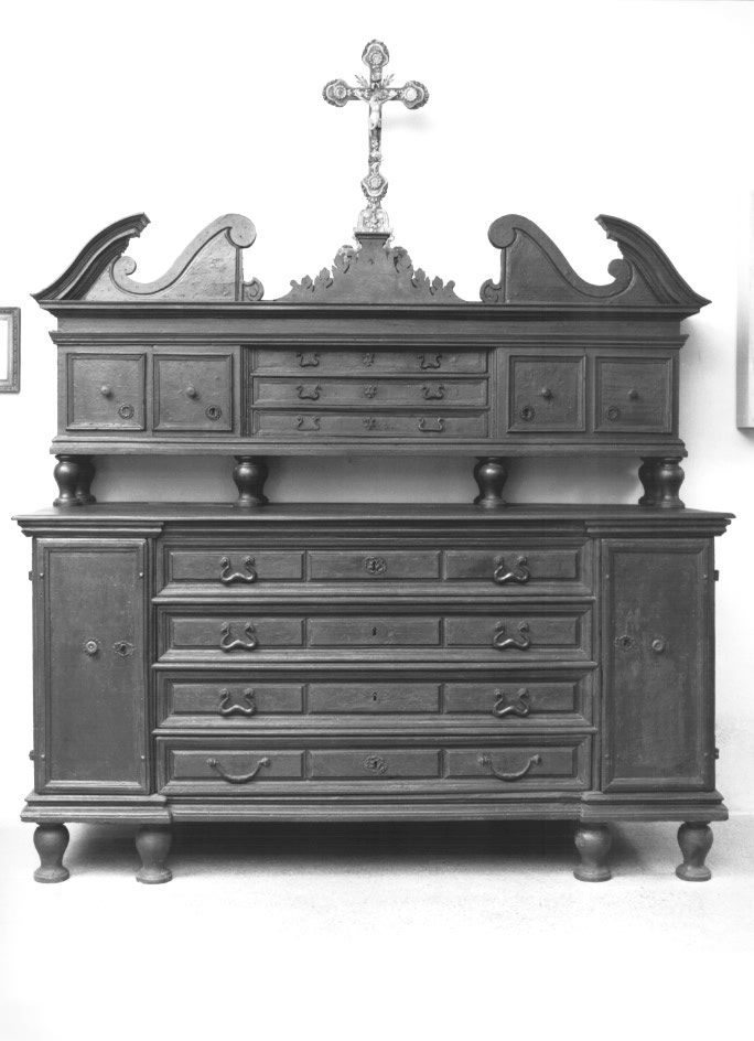 armadio da sacrestia - ambito Italia nord-orientale (seconda metà sec. XVIII)