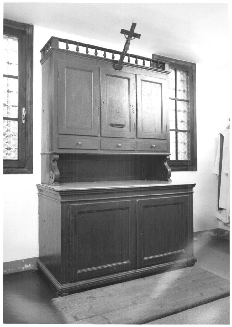 armadio - ambito Italia nord-orientale (prima metà sec. XX)