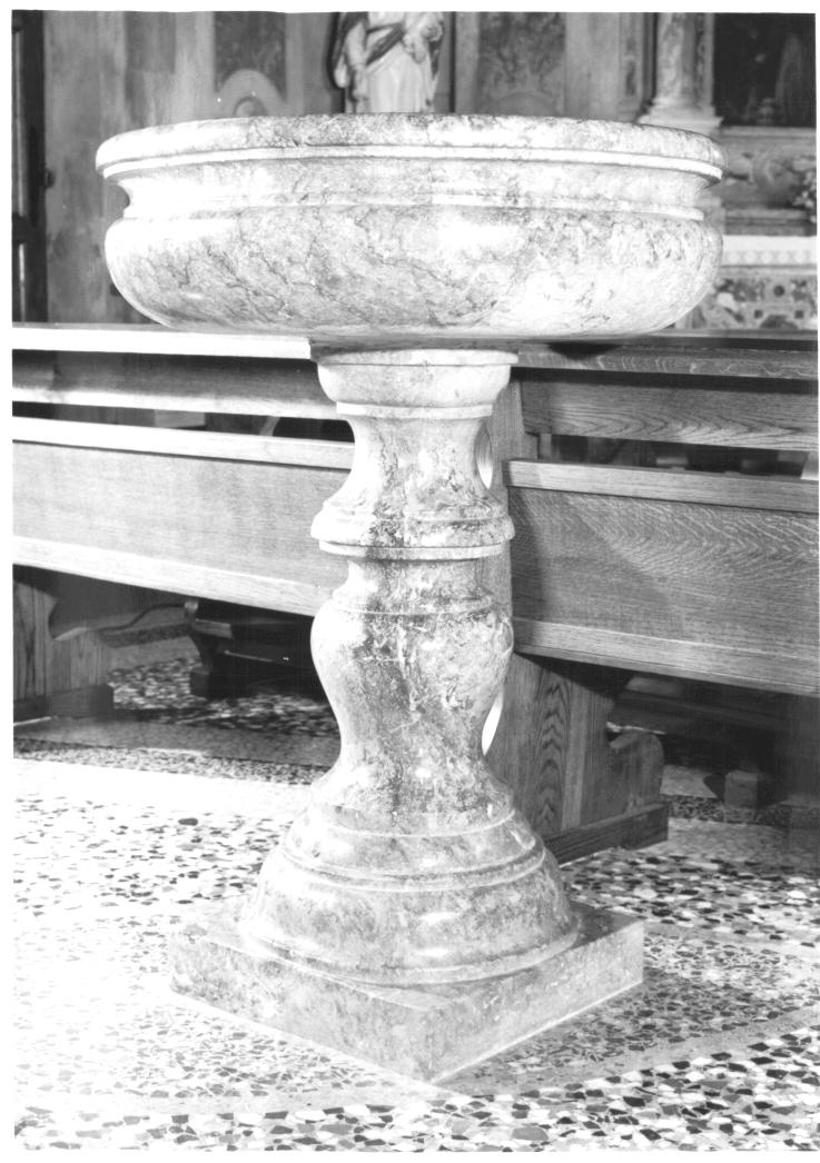 acquasantiera - a fusto - ambito Italia nord-orientale (sec. XVII)