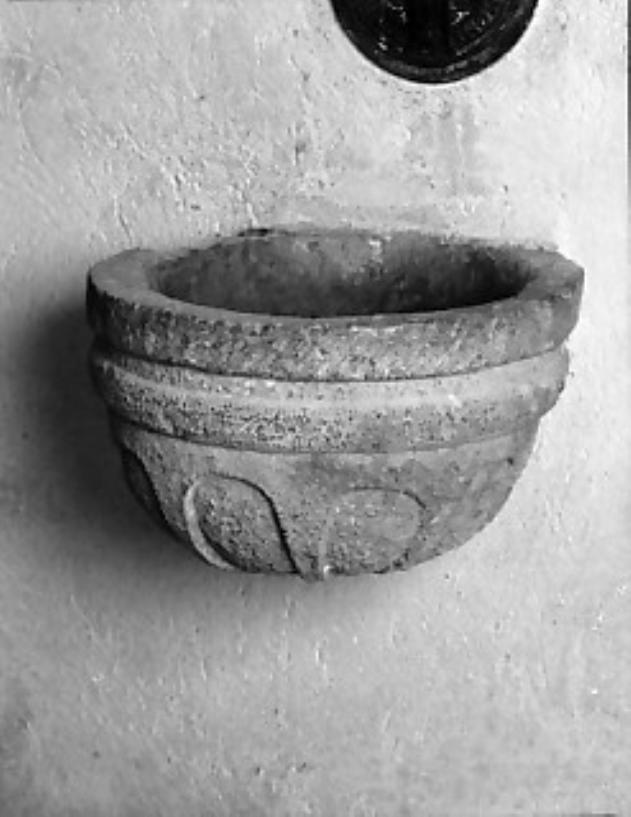 acquasantiera da parete - ambito Italia nord-orientale (sec. XVI)