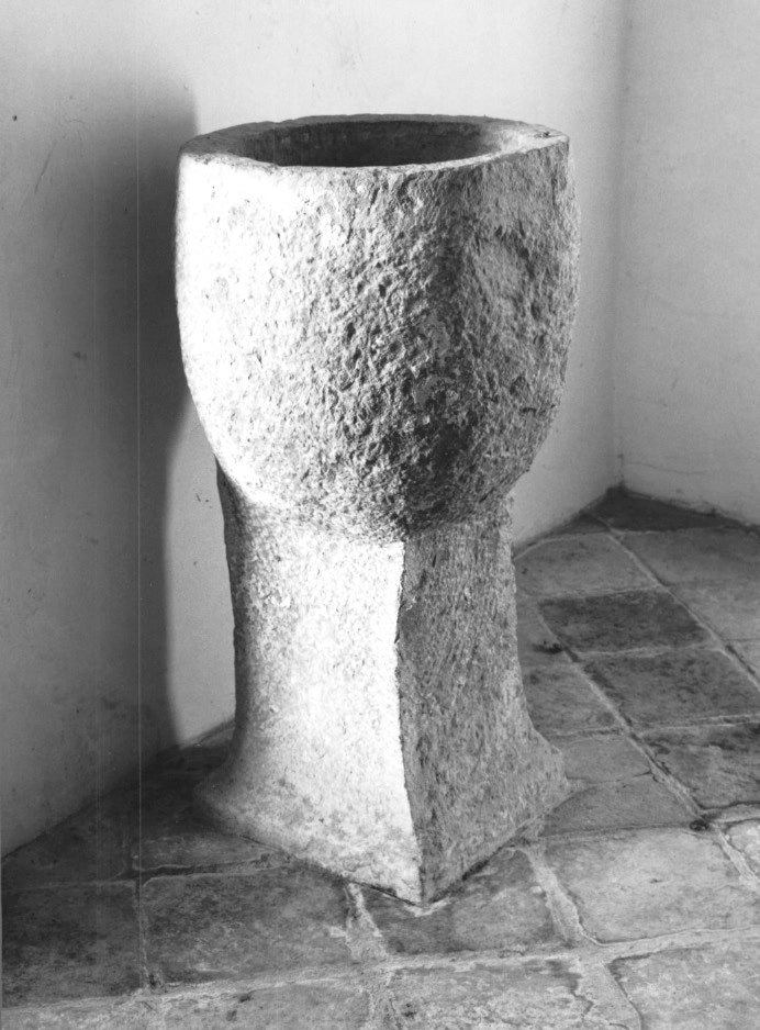 acquasantiera - a fusto - ambito Italia nord-orientale (sec. XVI)