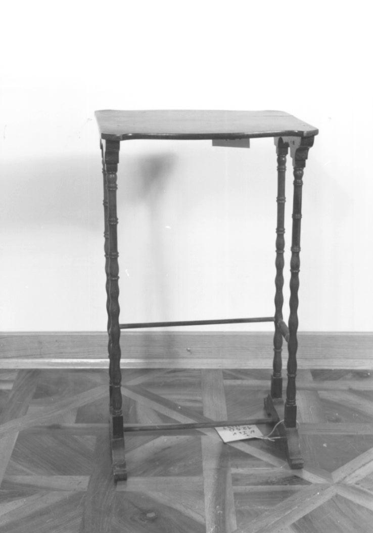 tavolino - ambito europeo (sec. XIX)