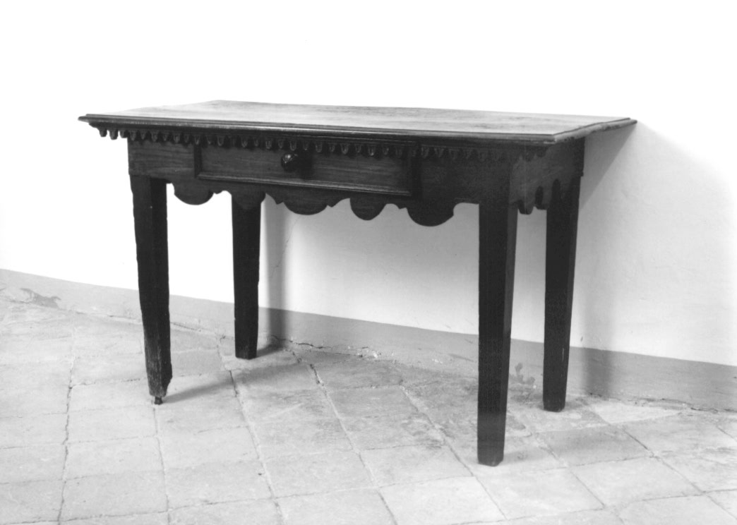 tavolino - ambito friulano (prima metà sec. XX)