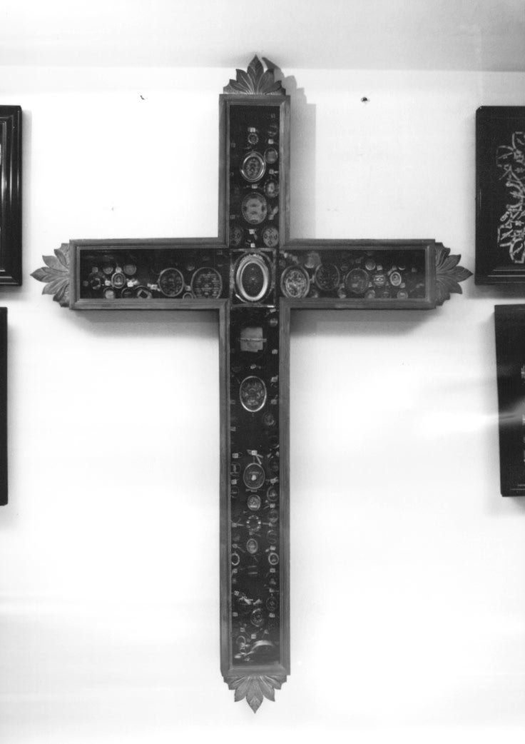 reliquiario - a croce - ambito friulano (prima metà sec. XX)