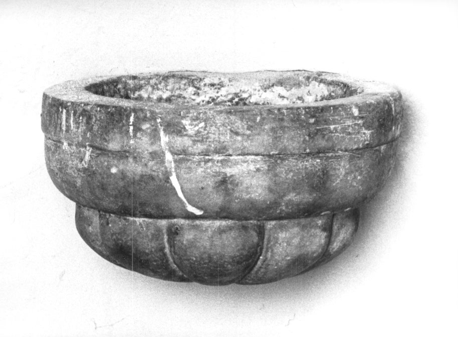 acquasantiera da parete - ambito friulano (sec. XVII)