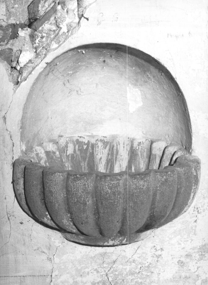 acquasantiera da parete - ambito friulano (sec. XV)