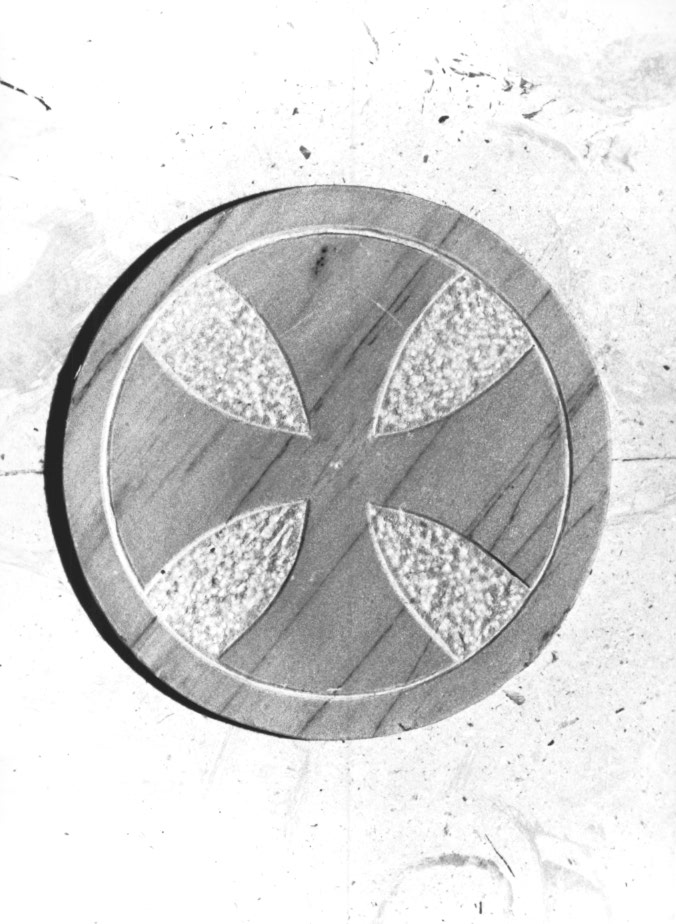 Motivo decorativo con croce (decorazione plastica) - ambito friulano (sec. XX)