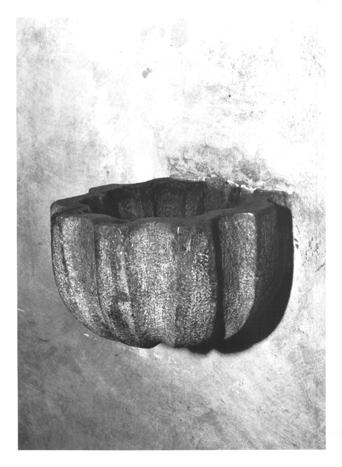 acquasantiera da parete - ambito Italia nord-orientale (prima metà sec. XVI)