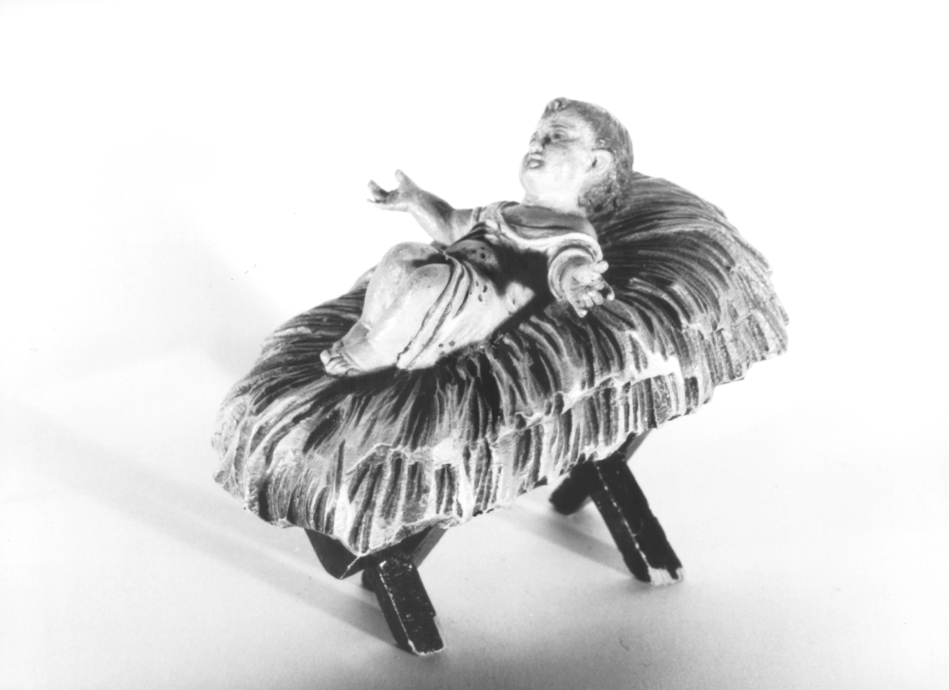 Gesù Bambino nella mangiatoia (statuetta di presepio) - ambito Italia nord-orientale (prima metà sec. XX)