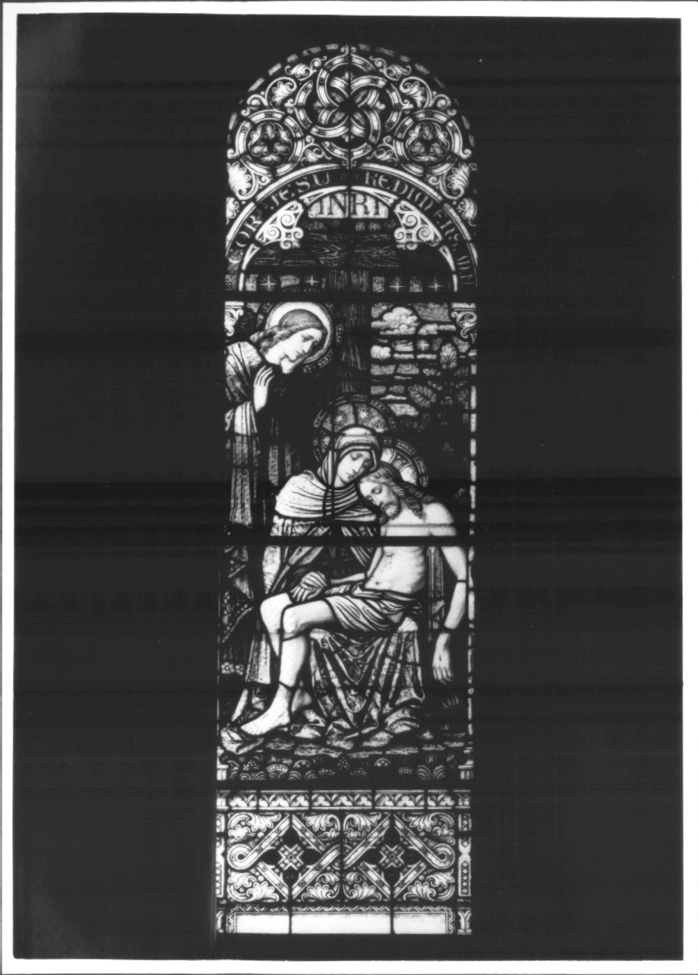 Pietà (vetrata) - ambito Italia nord-orientale (sec. XX)