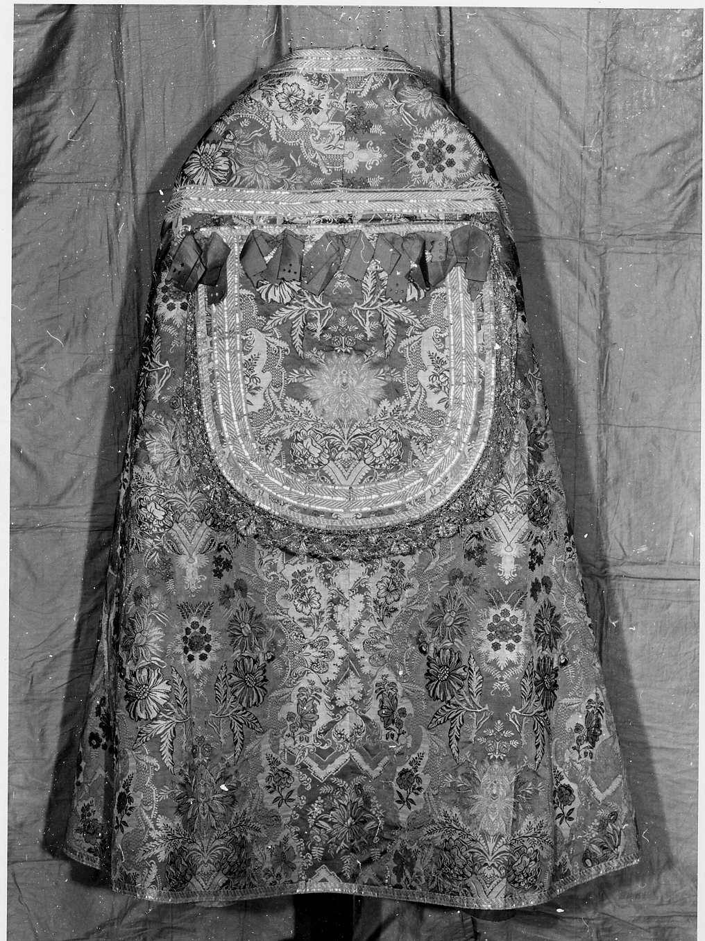 piviale, elemento d'insieme - manifattura ligure (primo quarto sec. XVIII)