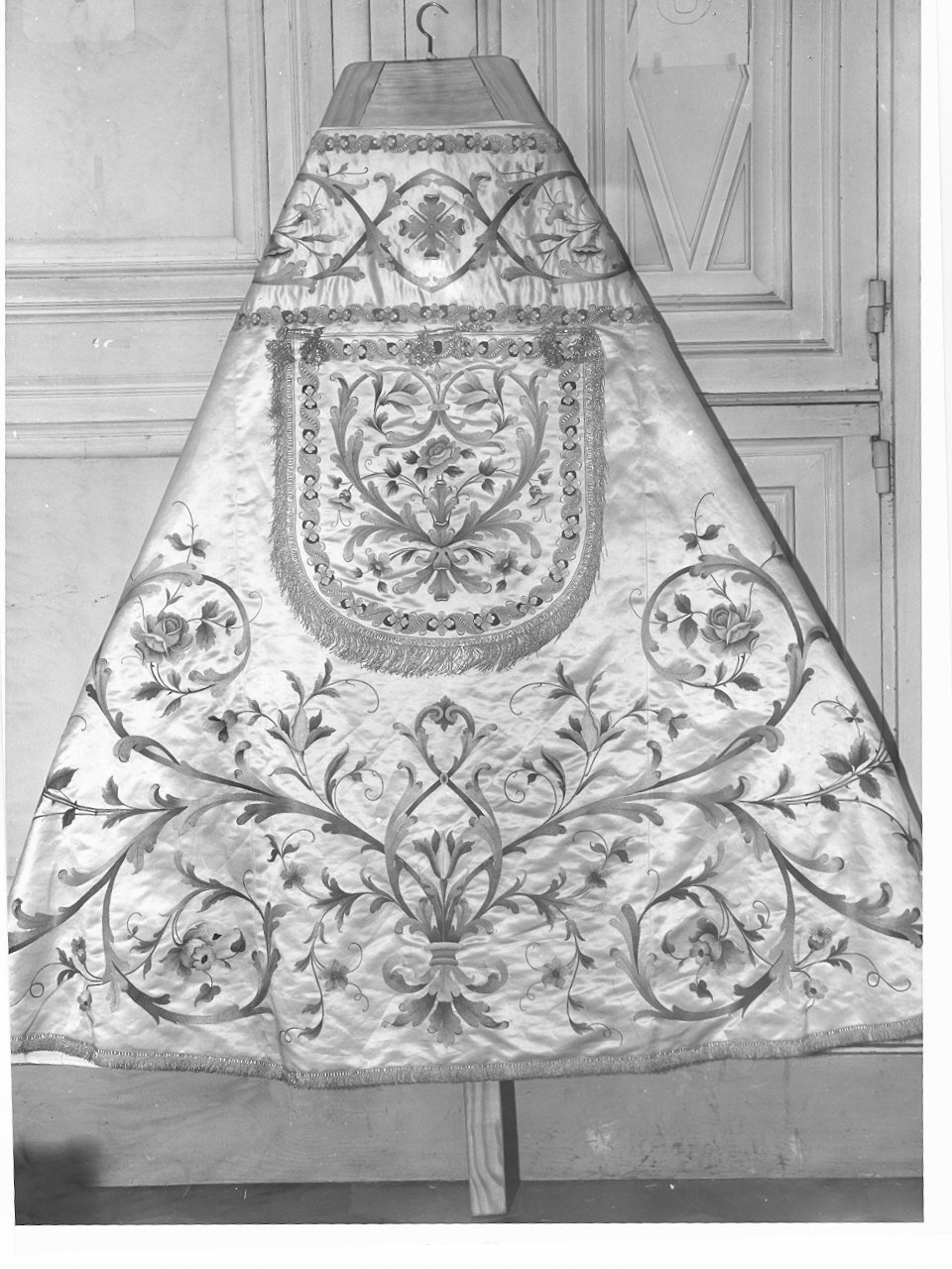 piviale, elemento d'insieme - manifattura ligure (fine/inizio secc. XIX/ XX)