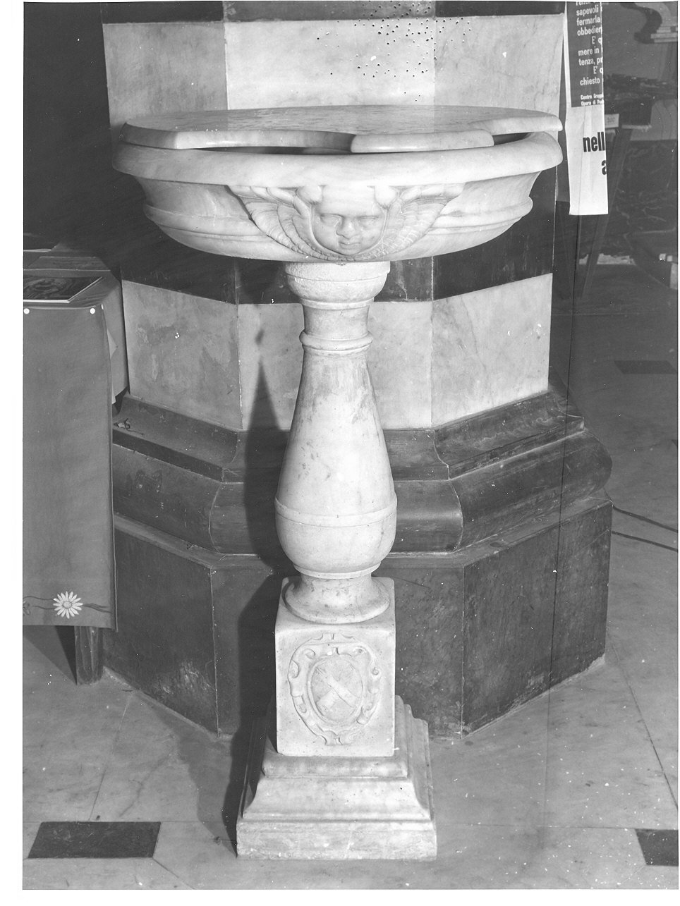 testa alata (acquasantiera - a fusto, opera isolata) - bottega ligure (primo quarto sec. XVI)