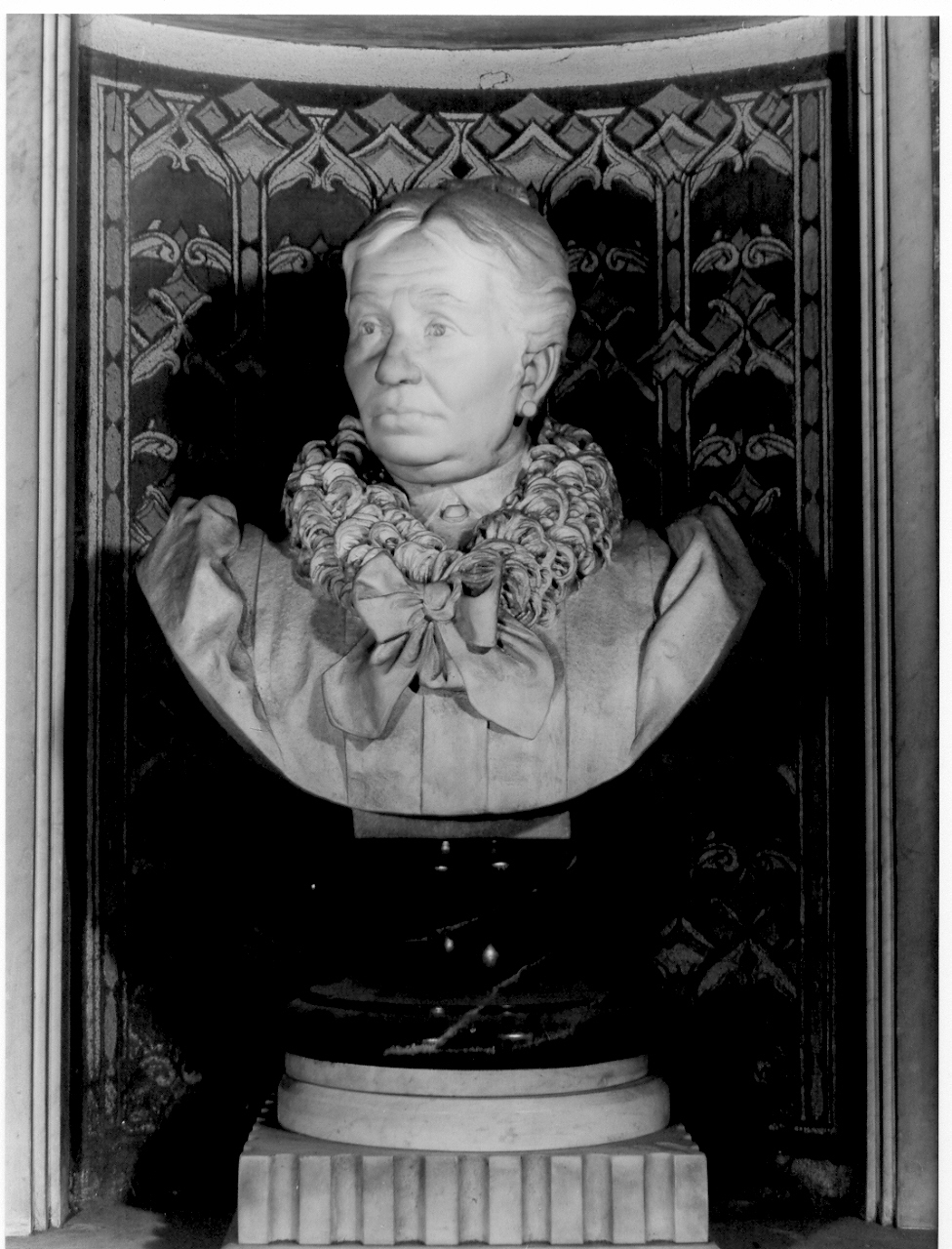 busto femminile (scultura, opera isolata) - bottega italiana (primo quarto sec. XX)