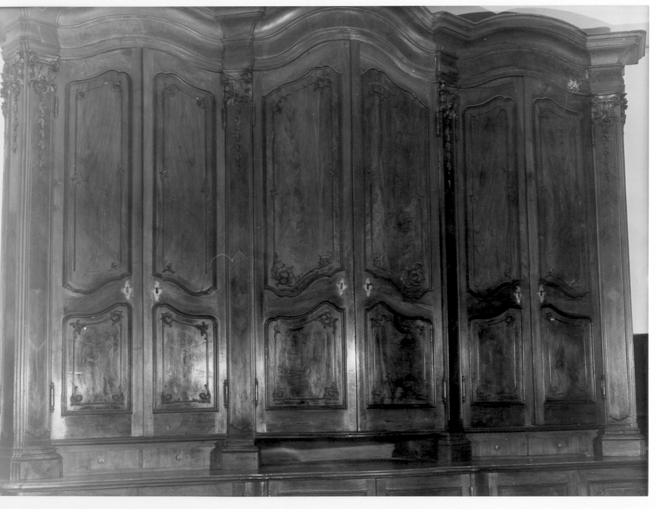 armadio da sacrestia, opera isolata di Vezzani Pantaleo (terzo quarto sec. XVIII)