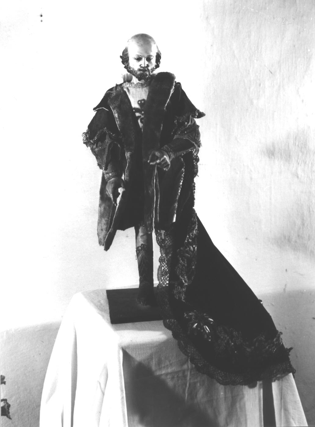 Re Magio bianco (statuetta di presepio, elemento d'insieme) di Maragliano Anton Maria (maniera) (secc. XVII/ XX)