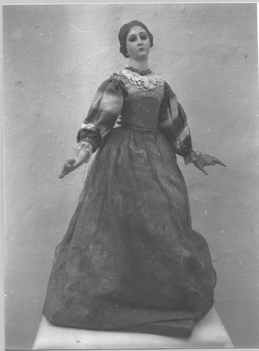 gentildonna (statuetta di presepio, elemento d'insieme) - bottega italiana (secc. XIX/ XX)