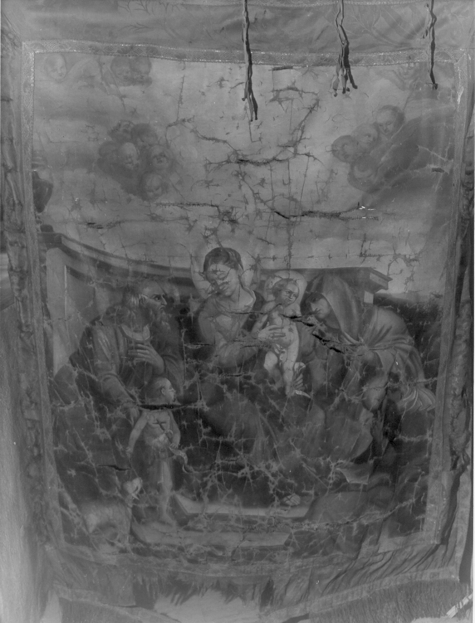 Sacra Famiglia con Sant'Anna, San Gioacchino e San Giovanni Battista bambino (stendardo processionale, elemento d'insieme) di Tagliafichi Santino Fortunato (attribuito) (secondo quarto sec. XIX)