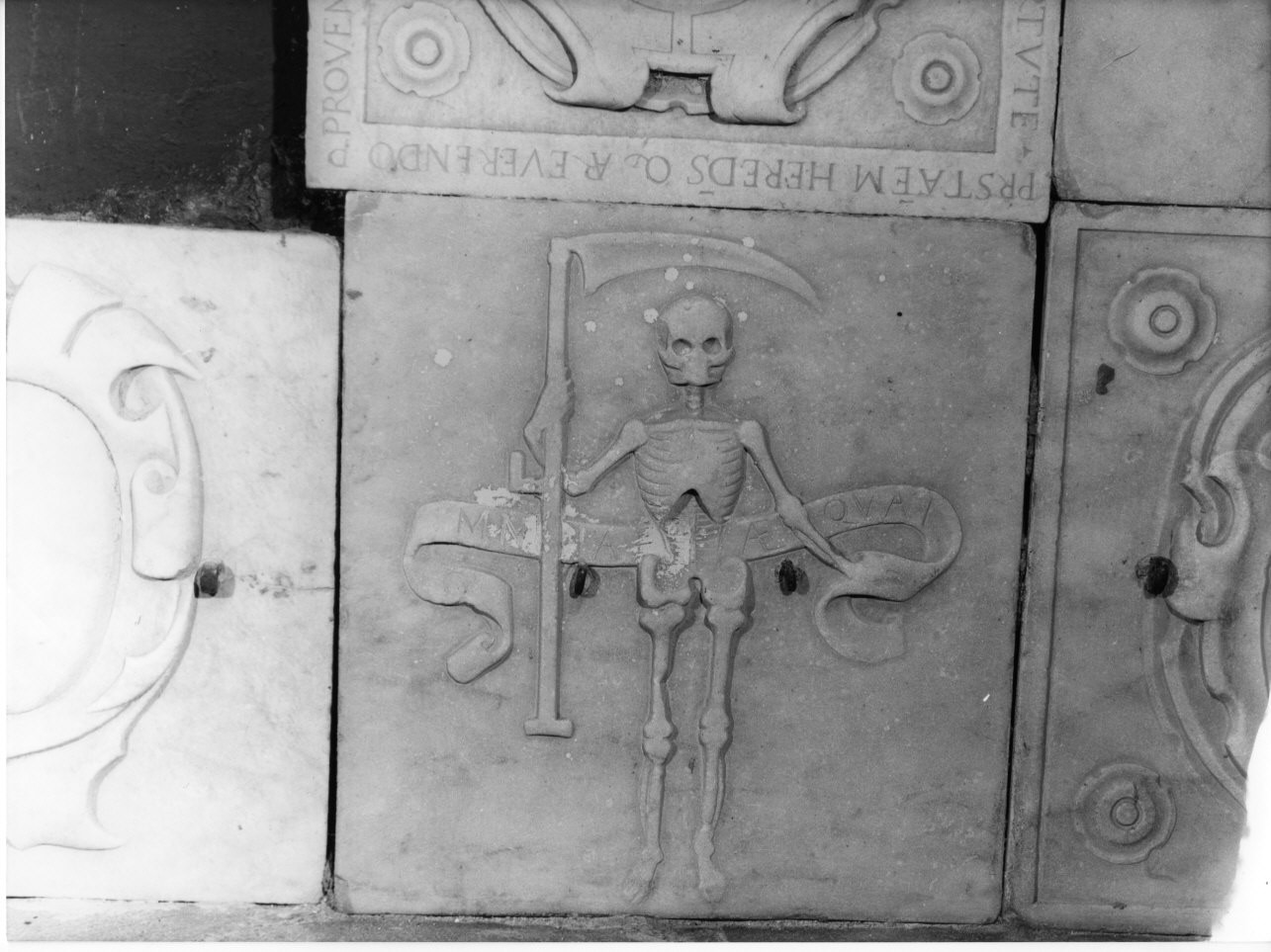 Morte (lastra tombale, opera isolata) - bottega ligure (sec. XVI)