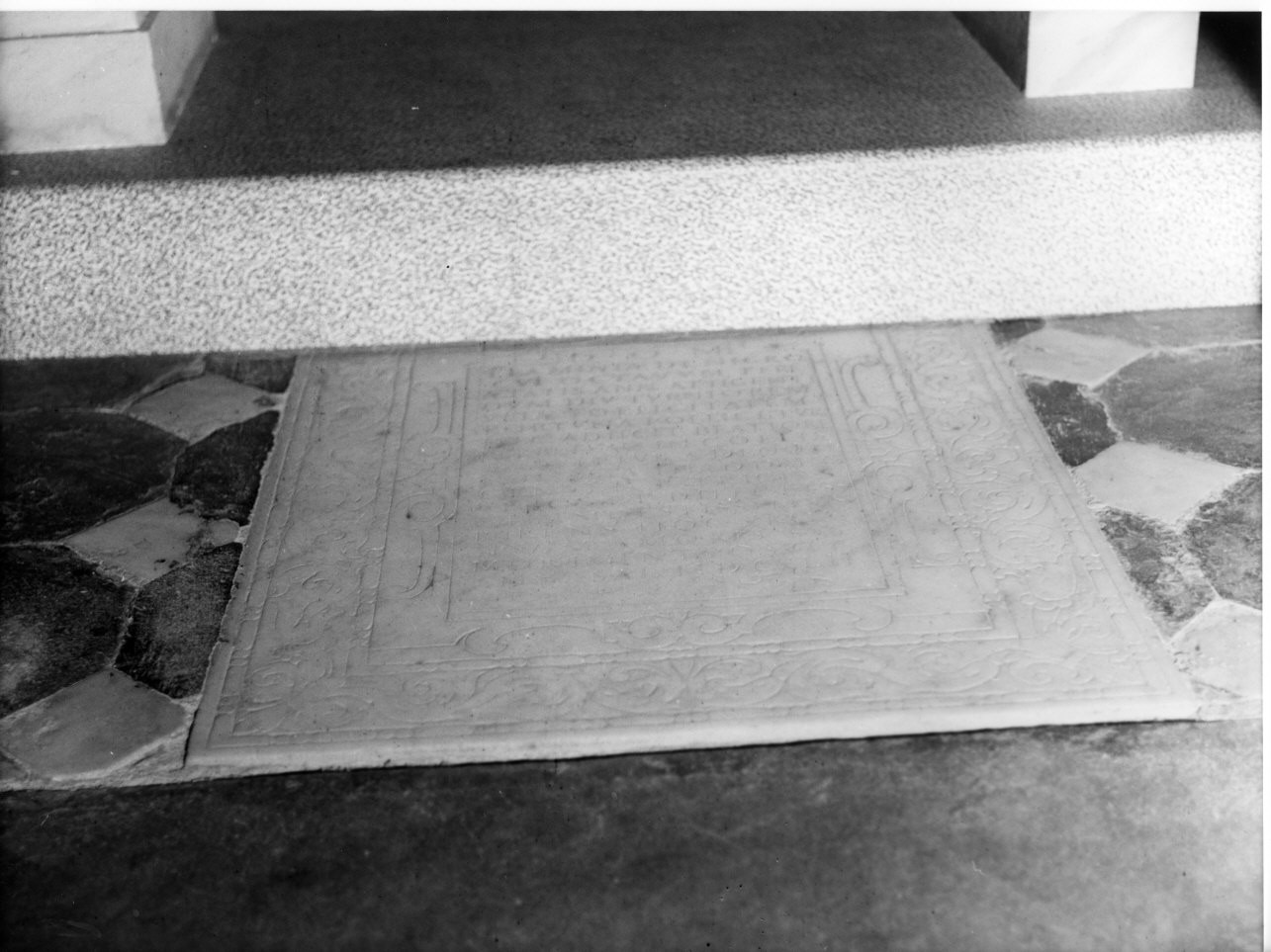 lastra tombale, opera isolata - bottega ligure (sec. XVII)