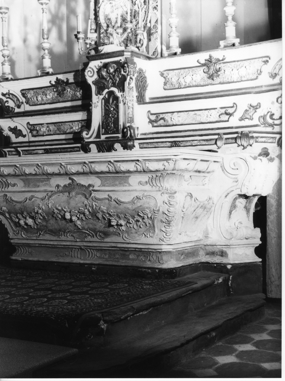 motivi decorativi vegetali (altare maggiore, opera isolata) - bottega ligure (sec. XVIII)