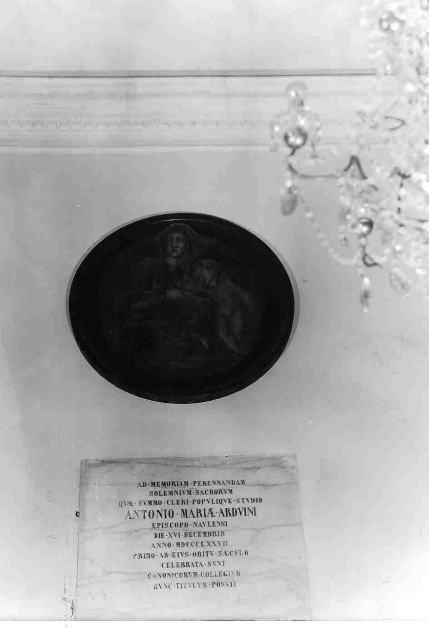 Madonna con Bambino (rilievo, elemento d'insieme) - bottega ligure (sec. XIX)