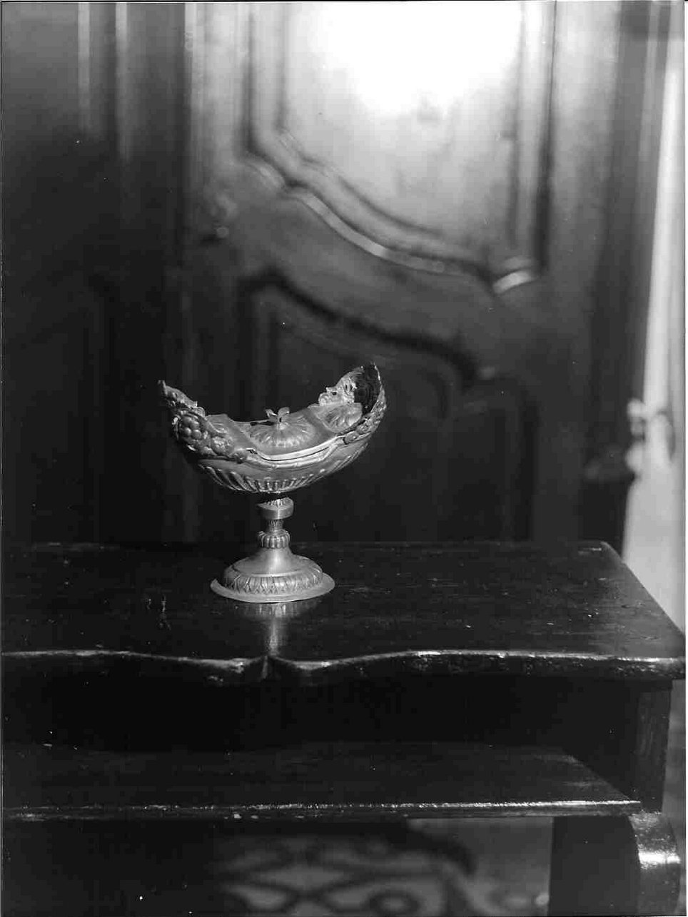 navicella portaincenso, elemento d'insieme - bottega ligure (seconda metà sec. XIX)