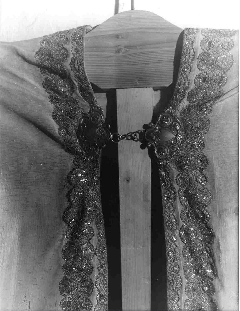 fermaglio di piviale, elemento d'insieme - bottega ligure (sec. XIX)