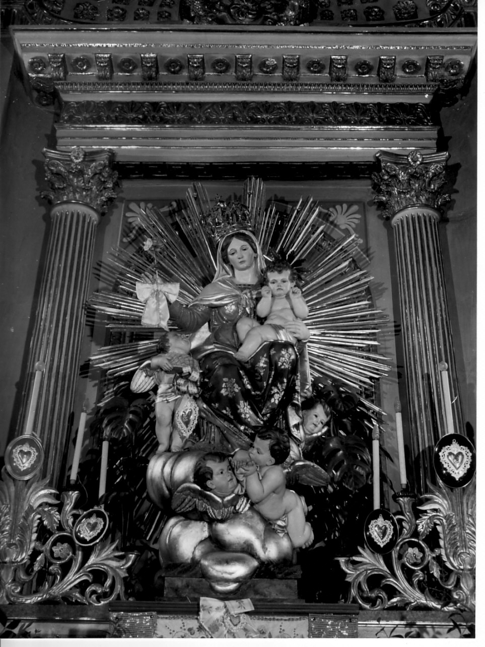 Madonna delle Grazie, Madonna con Bambino (gruppo scultoreo, elemento d'insieme) di Garaventa Giovanni Battista (sec. XIX)