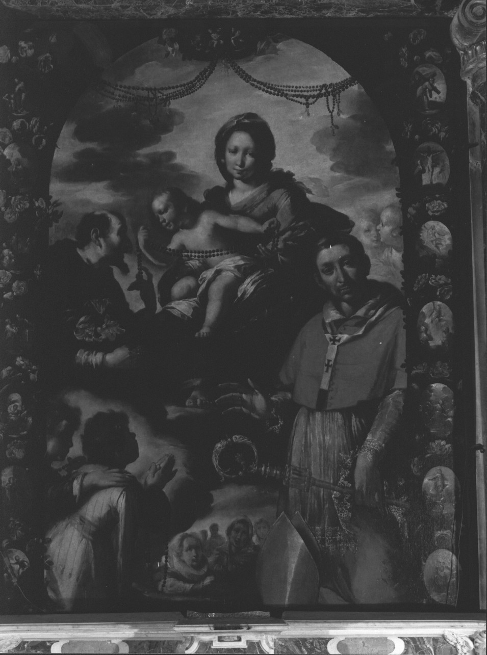 Madonna del Rosario con San Domenico e San Carlo Borromeo/ misteri del rosario (dipinto, opera isolata) di Strozzi Bernardo (sec. XVII)