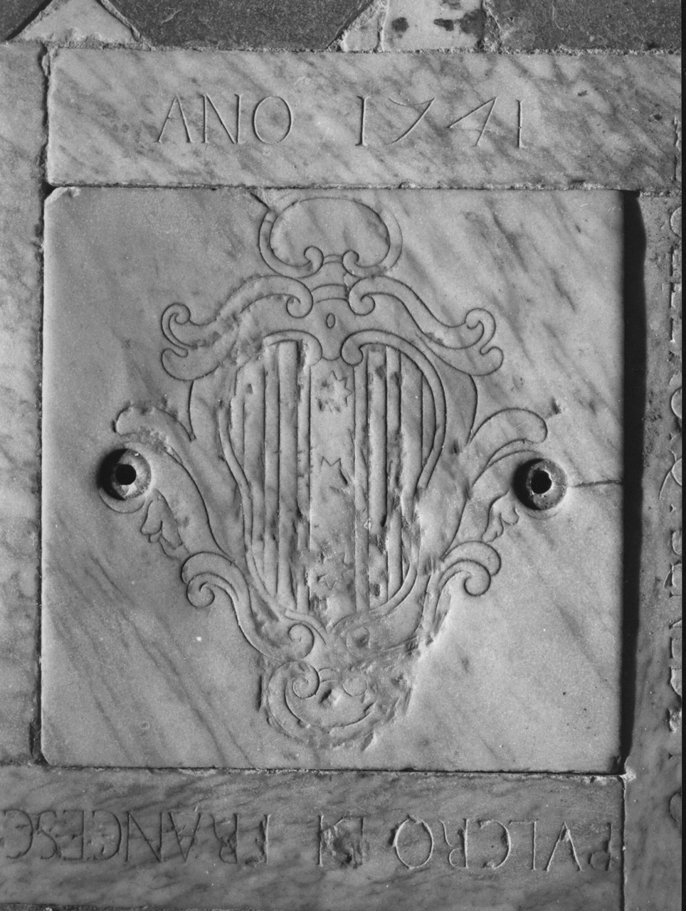 stemma (lapide tombale, opera isolata) - bottega italiana (sec. XVIII)