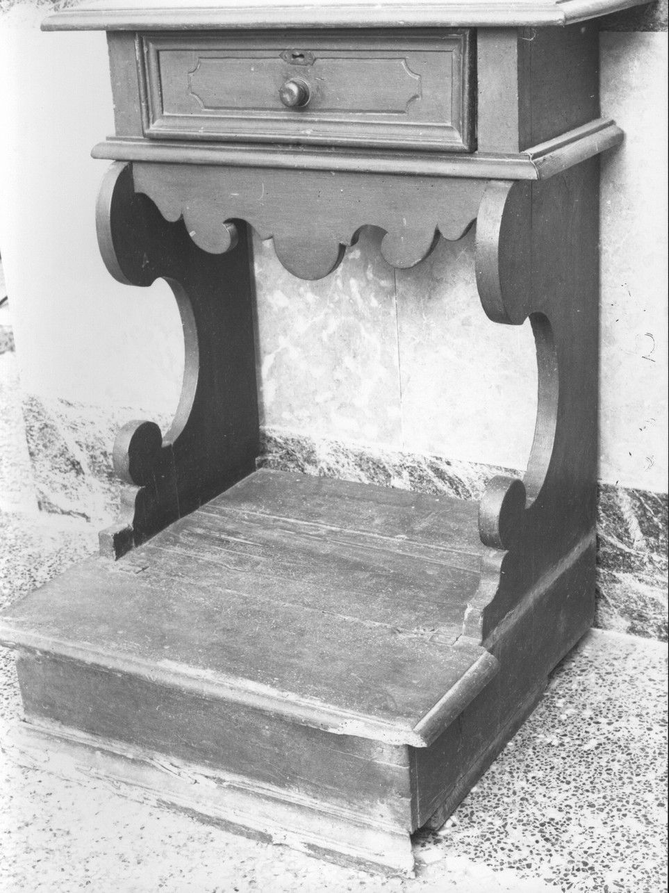 inginocchiatoio, opera isolata - bottega ligure (prima metà sec. XVIII)