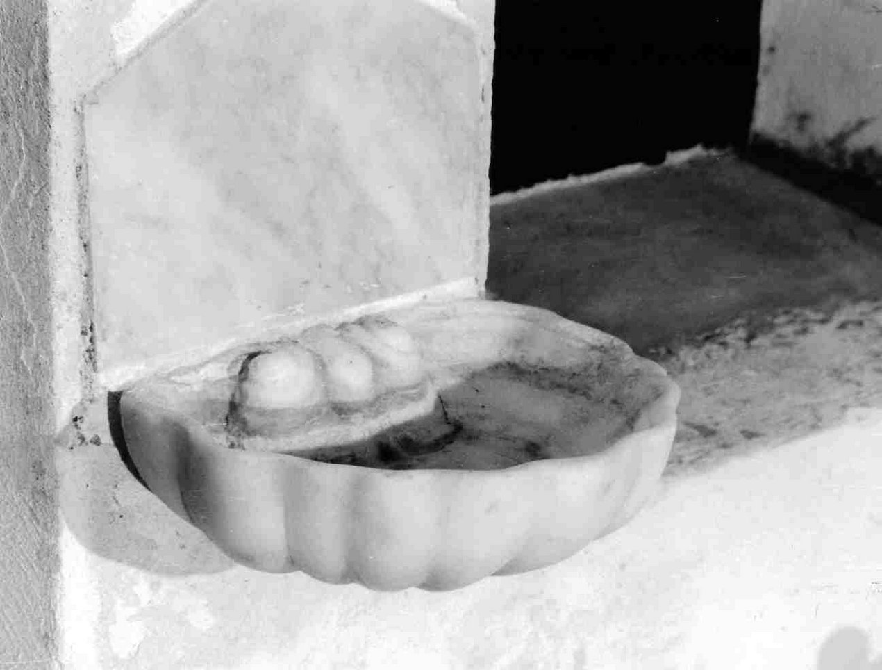 acquasantiera, opera isolata - bottega ligure (seconda metà sec. XIX)