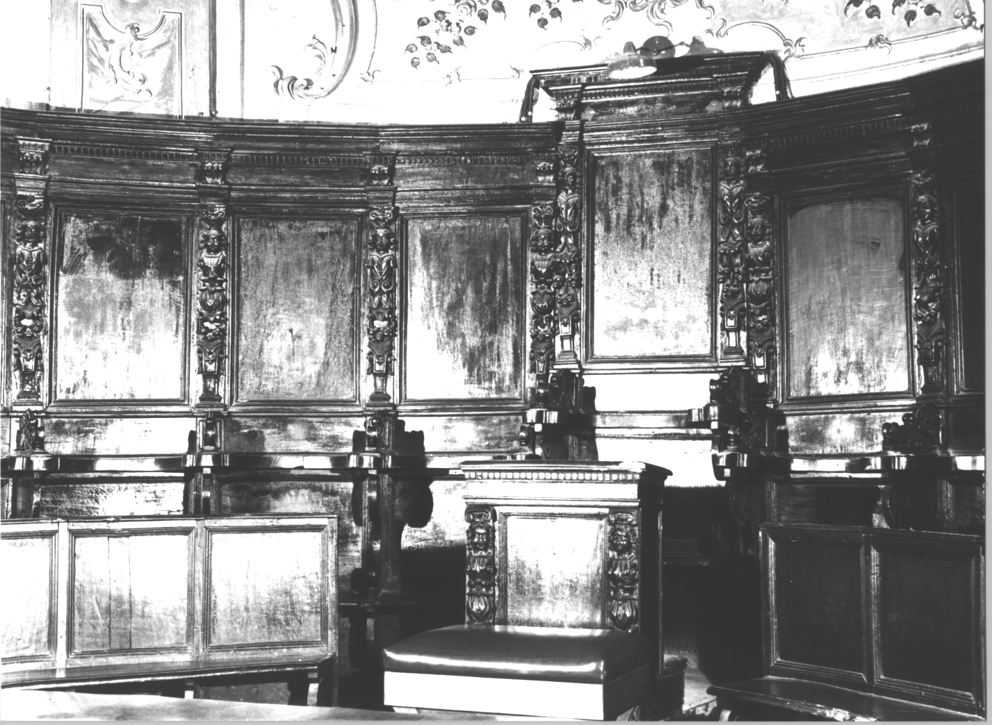 motivi decorativi a volute/ motivi decorativi vegetali/ motivi decorativi a dentelli/ cariatidi (stalli del coro, opera isolata) - bottega ligure (primo quarto sec. XVII)