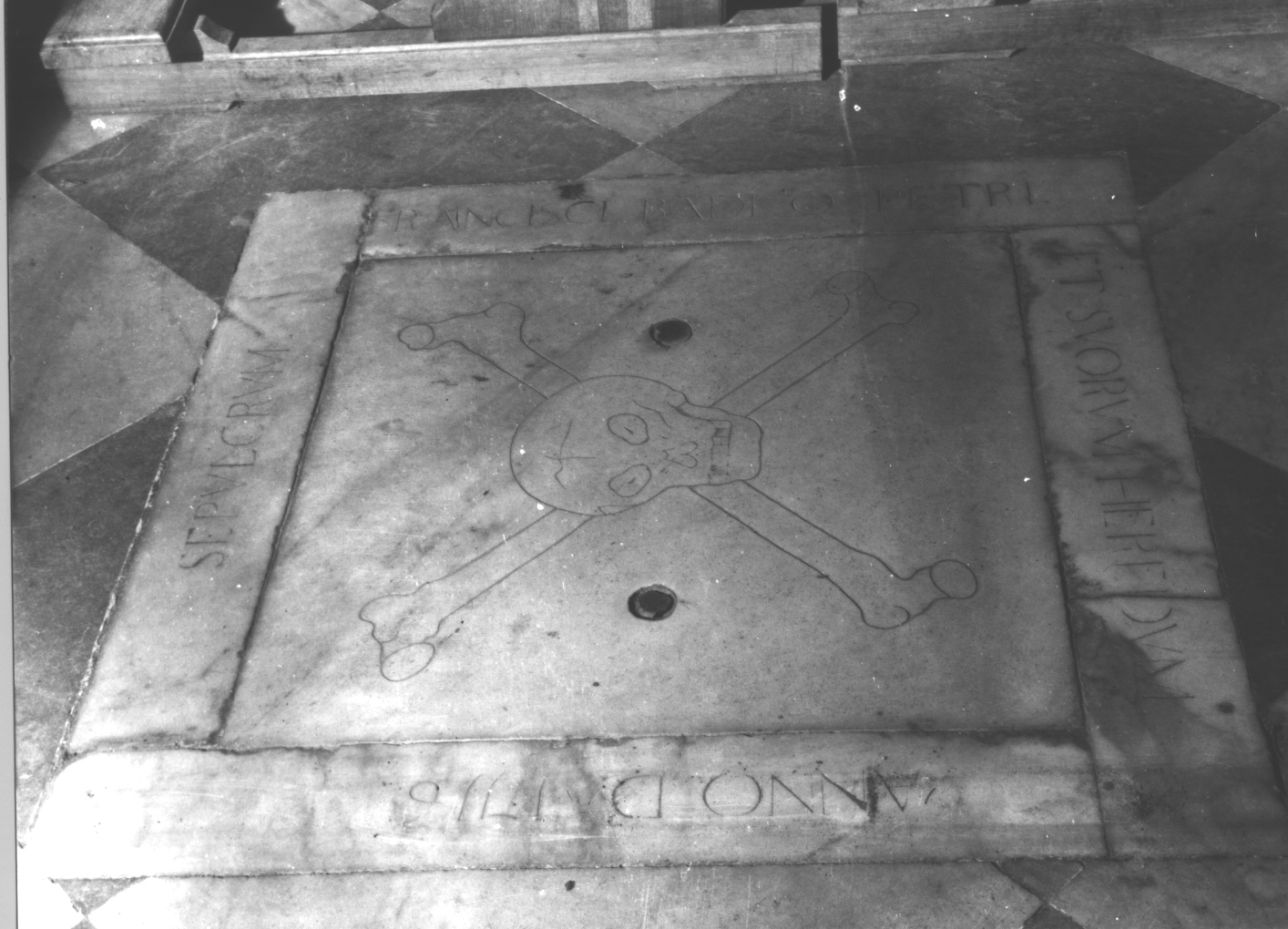 lapide tombale, opera isolata - bottega ligure (sec. XVIII)