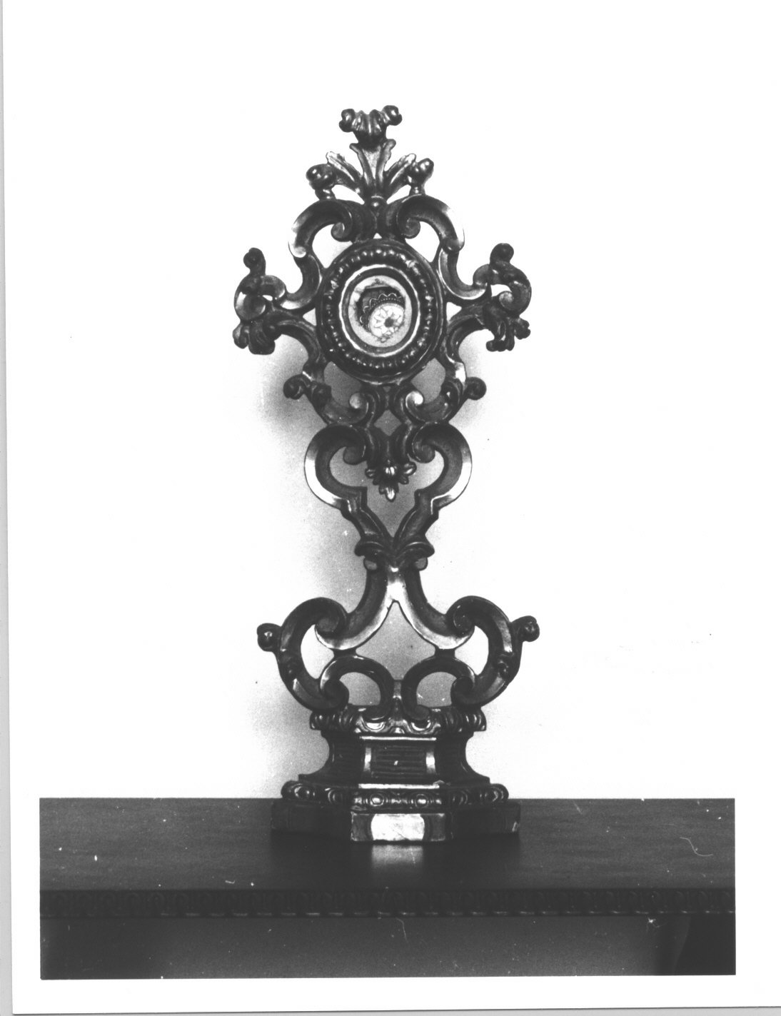 motivi decorativi a volute/ motivi decorativi vegetali (reliquiario, opera isolata) - bottega ligure (prima metà sec. XVIII)