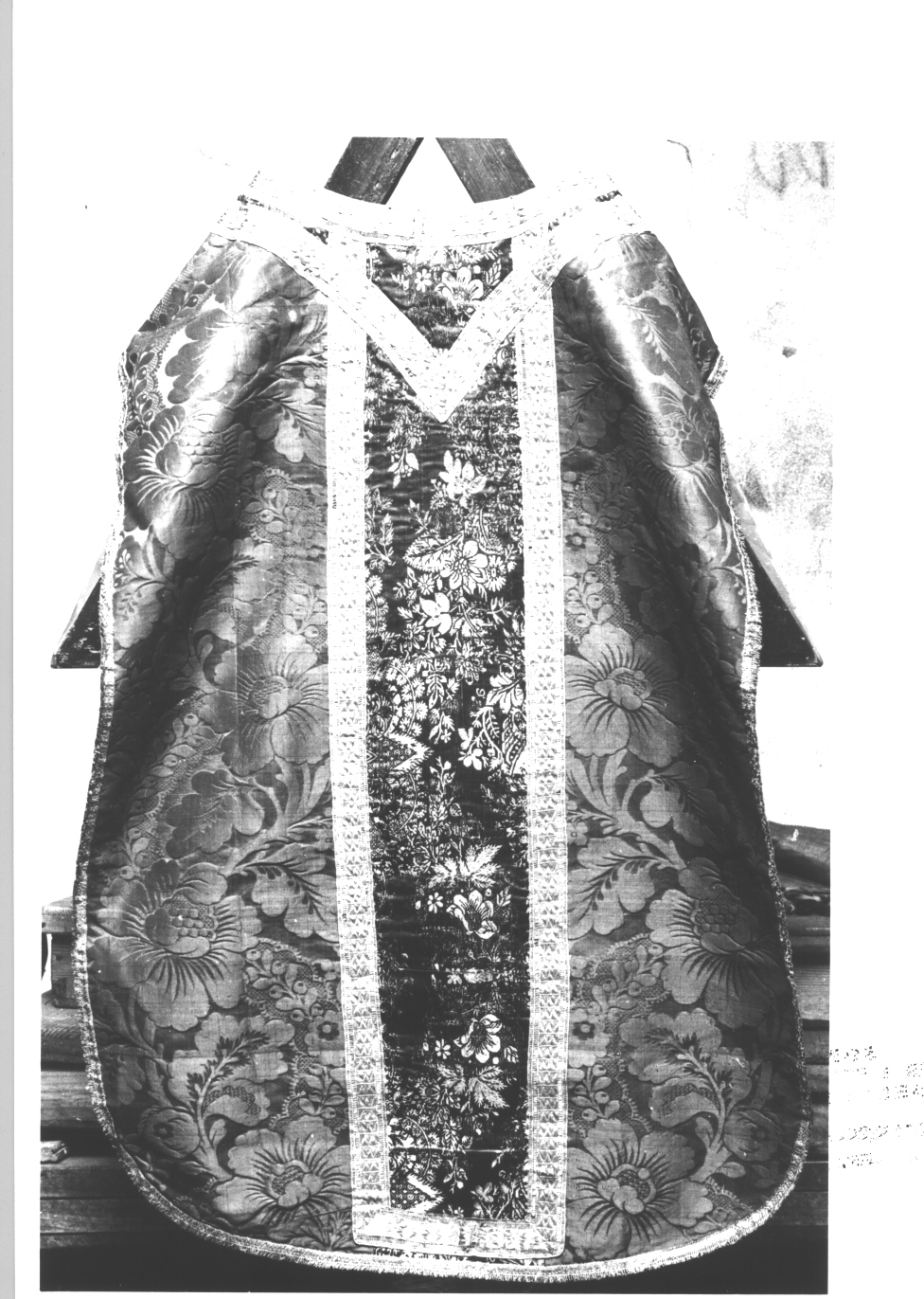 motivi decorativi floreali (pianeta, elemento d'insieme) - manifattura ligure (metà sec. XVIII)