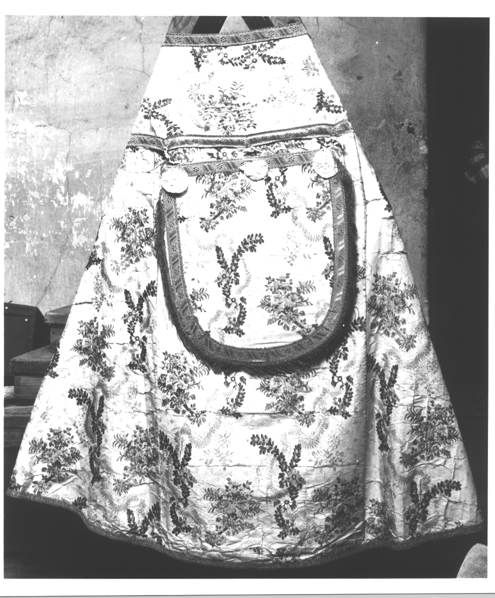 motivi decorativi floreali/ motivi decorativi geometrici (piviale, opera isolata) - manifattura ligure (prima metà sec. XVIII)