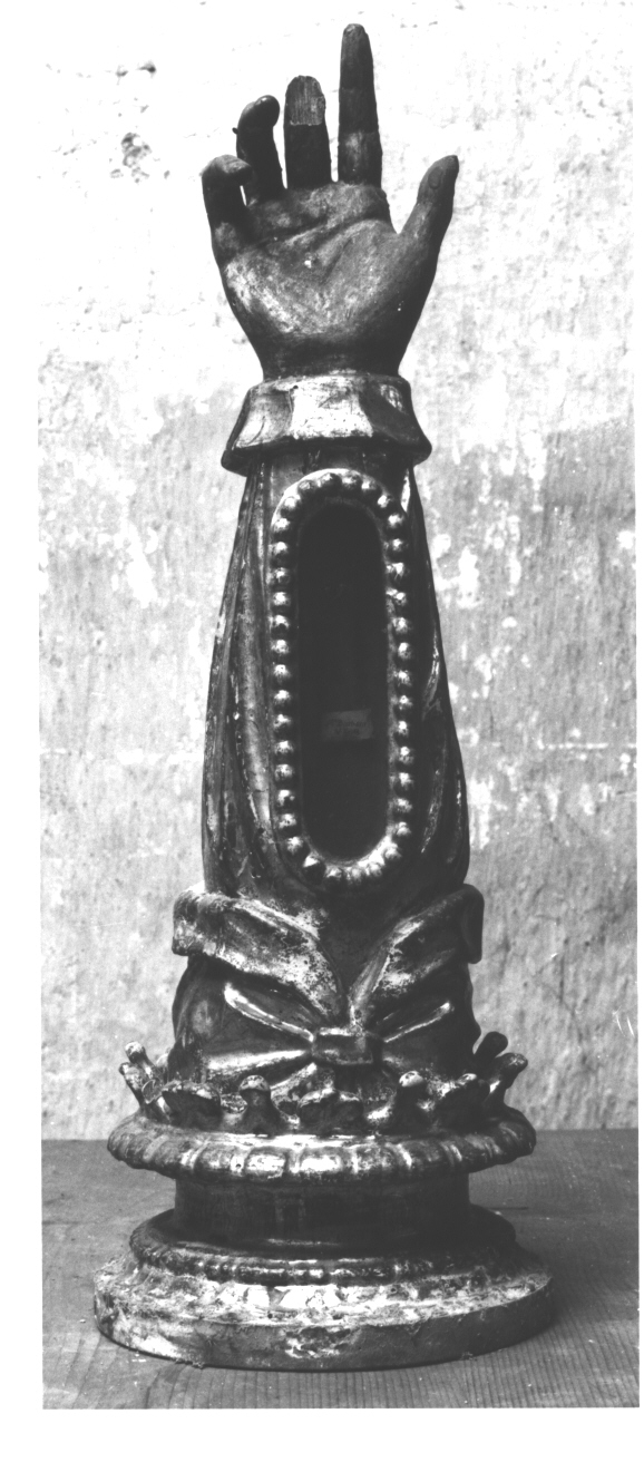 mano/ motivi decorativi floreali (reliquiario antropomorfo - a braccio, opera isolata) - bottega ligure (prima metà sec. XVIII)
