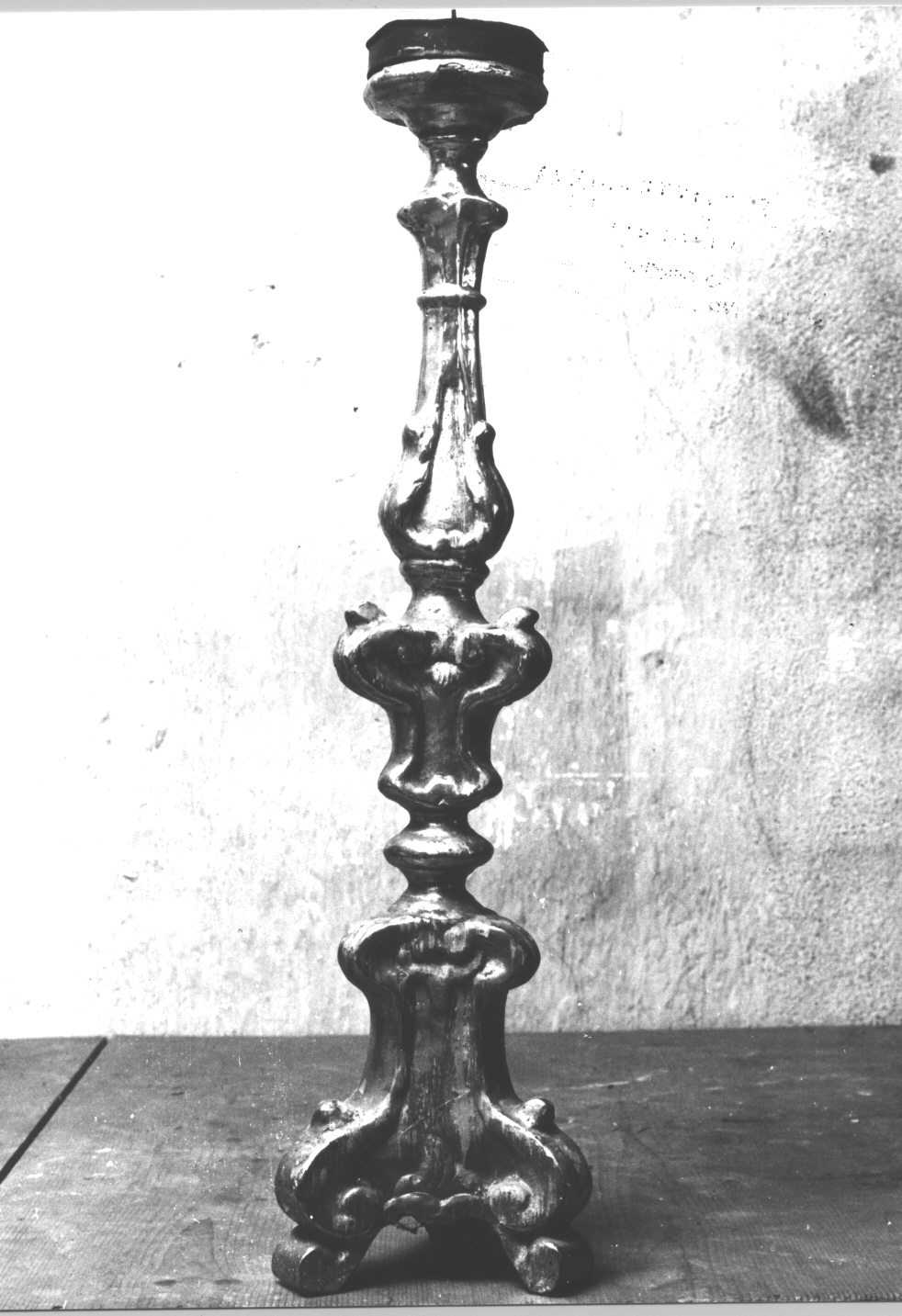 motivi decorativi a volute (candeliere da chiesa, serie) - bottega ligure (fine sec. XVIII)