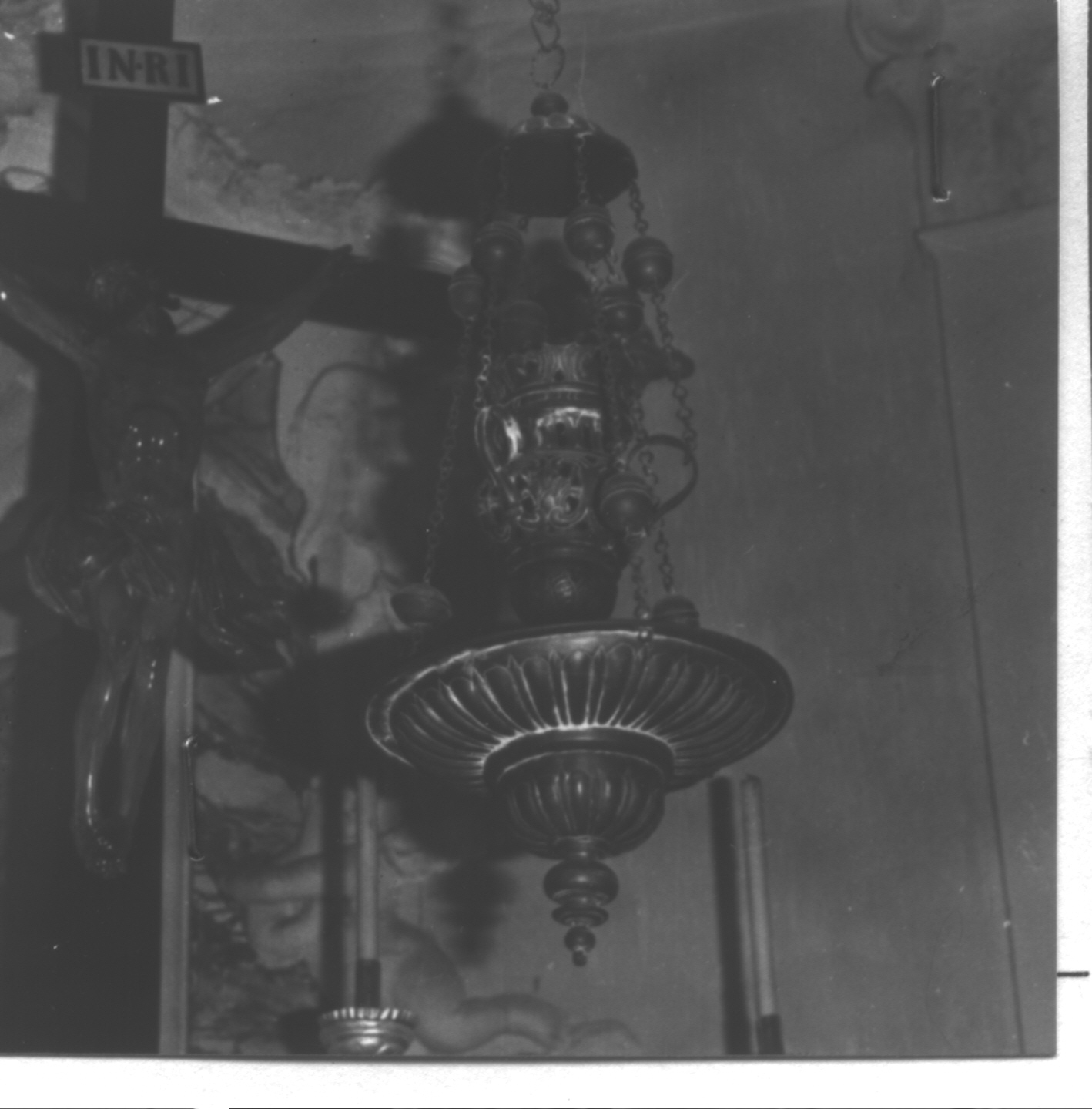 motivi decorativi vegetali/ motivi decorativi a volute (lampada pensile, opera isolata) - bottega ligure (secc. XVII/ XVIII)