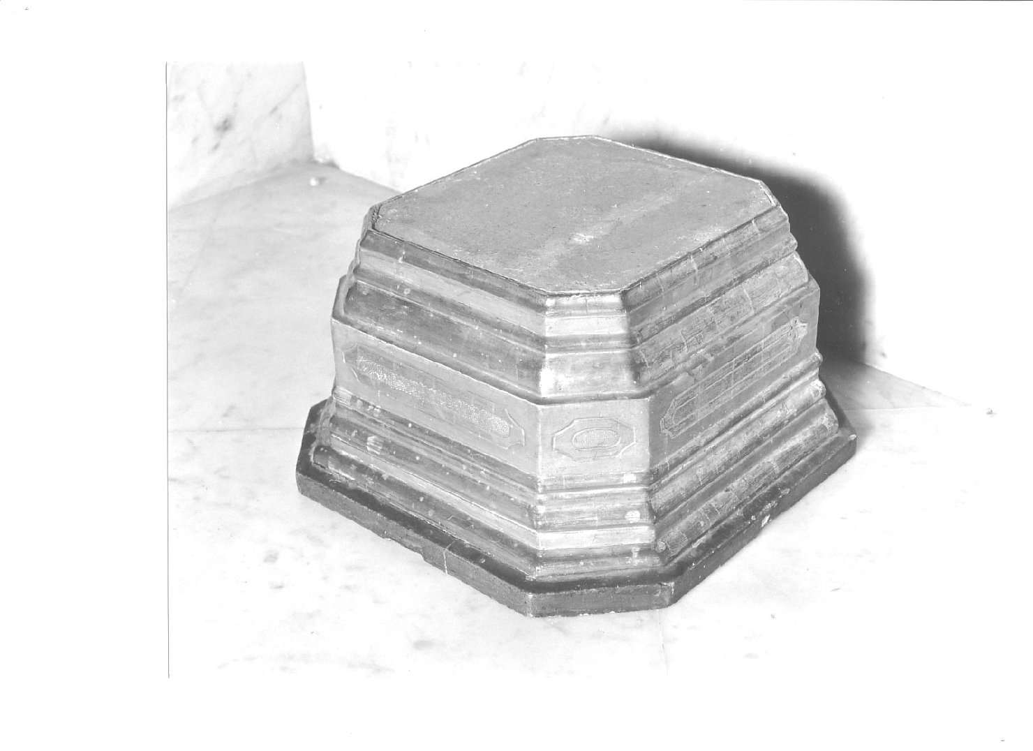 base, opera isolata - PRODUZIONE LIGURE (sec. XIX)