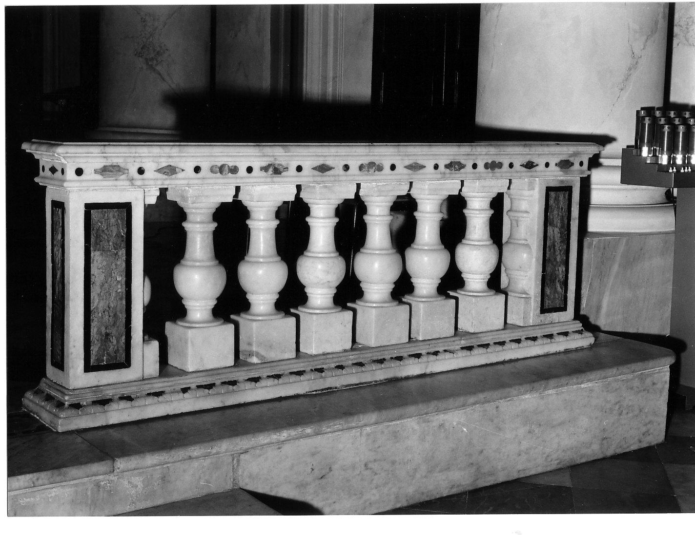 balaustrata, elemento d'insieme - bottega liguro-lombarda (seconda metà sec. XVII)