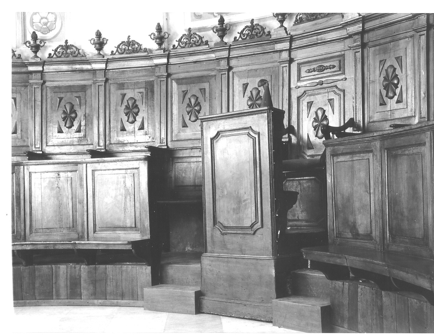 stalli del coro, insieme - PRODUZIONE LIGURE (seconda metà sec. XVIII, sec. XIX)